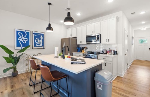 Paw Creek House | Luxe 3BR Townhouse Mins to Uptown CLT