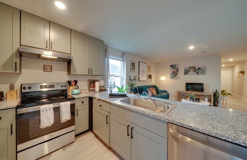 San Antonio Cottage | Easy Access to Dtwn San Antonio: Suburban Home