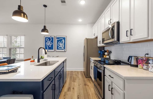 Charlotte House | Luxe 3BR Townhouse to Uptown Charlotte