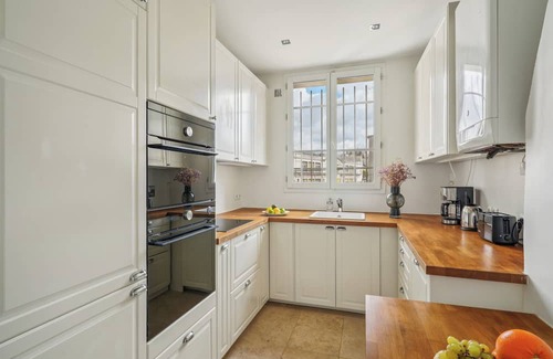 Notre Dame Apartment | Chic 3BR near Notre-Dame