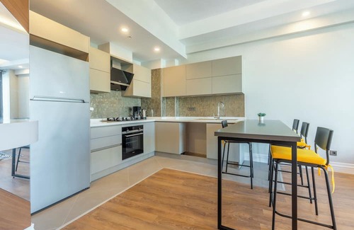 Lara Condo | Maxi Sirius Town