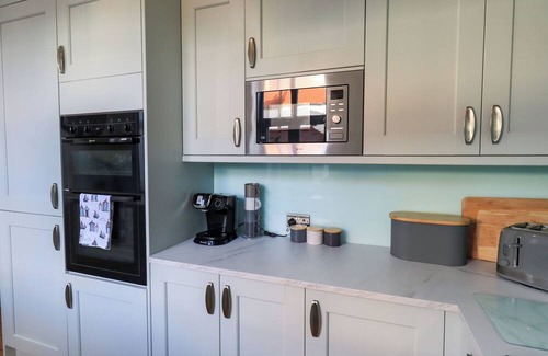 Lytham St. Anne's Cottage | CLIFTON DRIVE APARTMENT, pet friendly in Lytham St. Annes