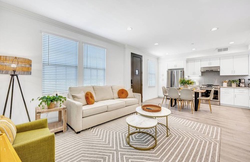 Mid Central House | Elegant Charming Pasadena Townhouse in Prime Spot!