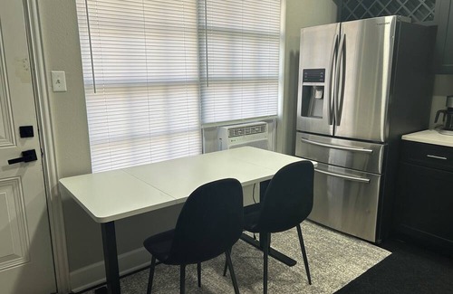 Humble House | Fourplex of 2br/1.5 townhomes 59/1960 Humble 5mi~IAH, parking for 8 sleeps 32