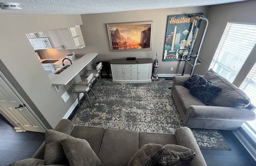 Humble House | Fourplex of 2br/1.5 townhomes 59/1960 Humble 5mi~IAH, parking for 8 sleeps 32