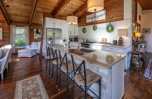Rehoboth by the Sea Cottage | FULLY RENOVATED COTTAGE, BLOCK TO BEACH! 4 bed/3.5 bath-Sleeps 11, Dog Friendly!