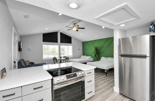MacGregor House | The Houston Group Getaway – Sleeps 22+ with Games