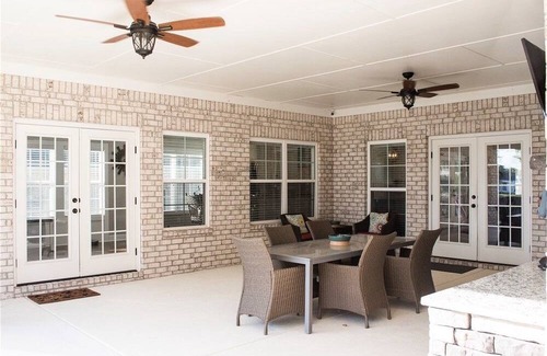 Waverly House | Ideal gameday house in Auburn with pool, theater, lake, putting green, and more!
