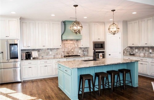 Waverly House | Ideal gameday house in Auburn with pool, theater, lake, putting green, and more!