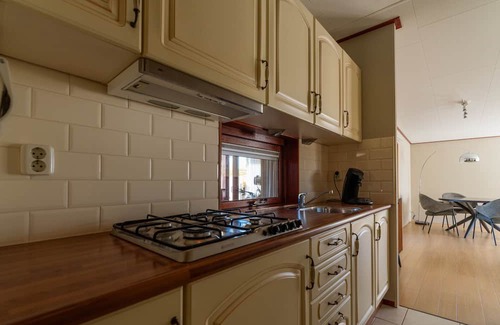 Erm Ski Chalet | Drents Genieten in Grasheide: with private jacuzzi and infrared sauna.