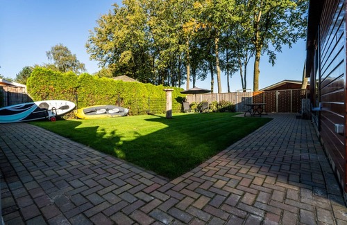 Erm Ski Chalet | Drents Genieten in Grasheide: with private jacuzzi and infrared sauna.
