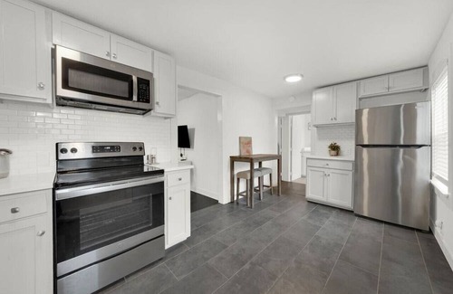 Washington Ave./ Memorial Park House | Welcome Home! 1Bed/1 Bath, Parking, Full Kitchen!