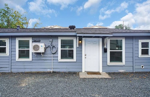 Washington Ave./ Memorial Park House | Location is 100! 2B/1B in Heart of Htx!