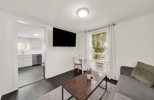Washington Ave./ Memorial Park House | Centrally Central! 1Bed/1Bath Home! W/D, Parking!
