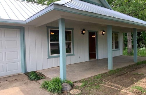 West Tawakoni House | Lake house. One bedroom with walking closet. Shared bath with his/her vanity