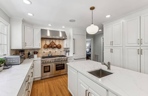 Oak Hill House | Spacious Family Retreat: Private 1-Acre Oasis by Radnor Lake, Downtown Nashville