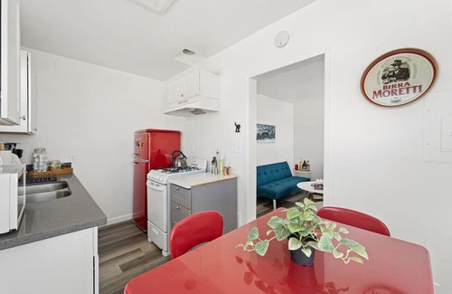 Lincoln Acres Apartment | Azure Loft By Rather Be Properties: Urban top-floor w/ city view & outdoor dining