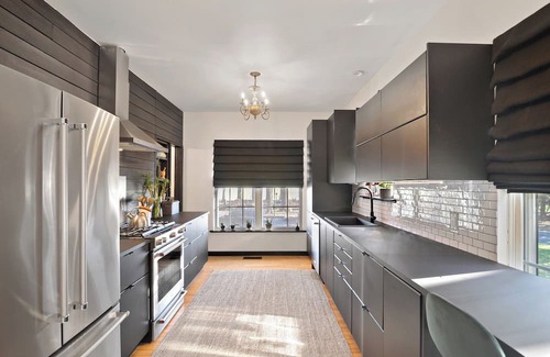 Milton House | Tranquil Modern Oasis near local beaches w/gym, office, fire pit. Pet friendly!