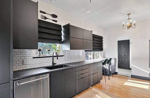 Milton House | Tranquil Modern Oasis near local beaches w/gym, office, fire pit. Pet friendly!