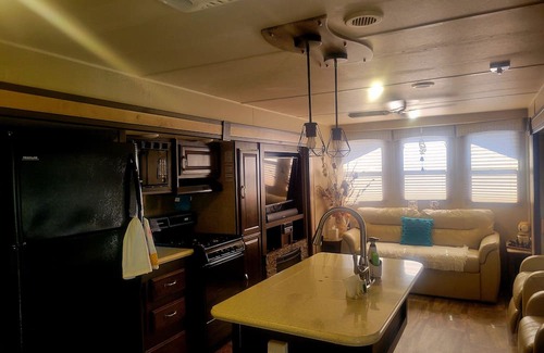Gatlinburg - Pigeon Forge RV Rental | Hoot-N-The Hollar
