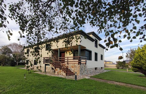 Figueras (Castropol) House | Beautiful and spacious country house in Ribadeo, with large property