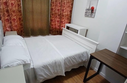New London Apartment | Cozy small bedroom for one person. Only half mile from Rt.95