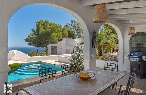 La Canuta Villa | Villa PIEDRA DE LA LUNA by Abahana Villas