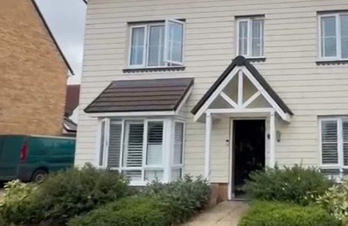 Colchester House | Discover Modern rooms Meet Comfort & Convenience!