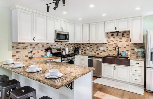 Ramona House | Spacious 4-bedroom Mountain house in Ramona Wine country with Games & Hot tub