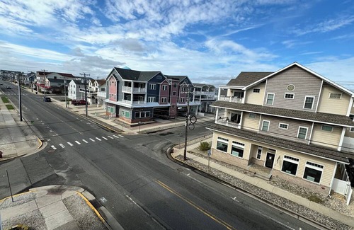 Sea Isle City Condo | Atrium Condominiums HEART of the action
