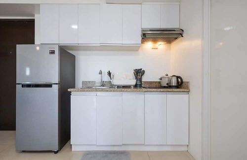Lahug Apartment | Furnished 1BR | City View, WiFi, Netflix and Pool