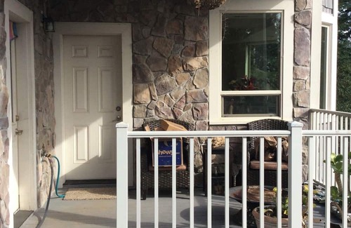 Brookings House | Charming guest House with Private Deck and patio. Amazing Views in Brookings