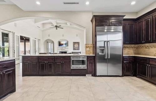 Circle D-KC Estates House | Pine Tree Palace - Private -Heated Pool - Jacuzzi