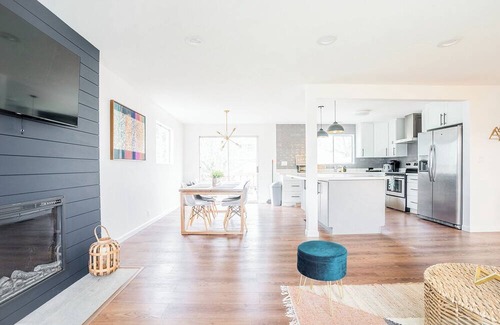 South Beacon Hill House | Beautiful Modern Farmhouse near DT w/6 queen rooms