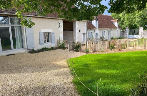 Chambourg-sur-Indre House | STAG AND SWAN SET FOR 12