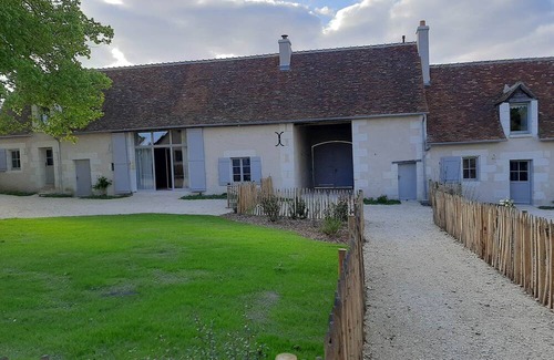 Chambourg-sur-Indre House | STAG AND SWAN SET FOR 12
