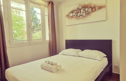 La Demi - Lune Apartment | Beau T2 en Résidence Moderne Avec Parking Privé