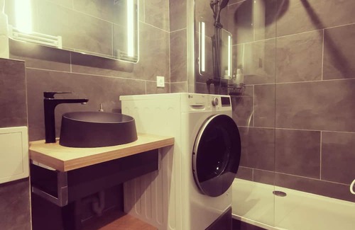 La Demi - Lune Apartment | Beau T2 en Résidence Moderne Avec Parking Privé