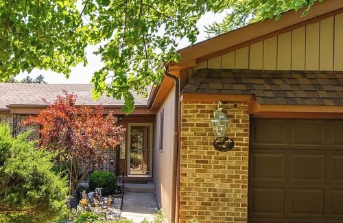 East Hazel Crest House | Charming 3-bedroom home with WiFi & AC in quiet East Hazel Crest. Near Casino.