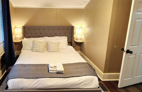 Downtown House | Cozy Private Room in Charming Shared Home