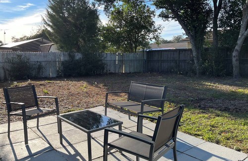 Ocala House | Sunny Florida Street: 3 bedroom home in Ocala, near major highways & attractions