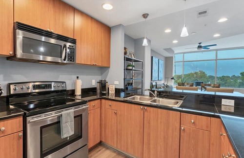 South Eola Condo | Cozy 2-bedroom apartment in downtown Orlando with free parking