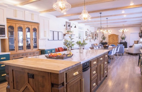 Rigby House | Spacious Country Manor