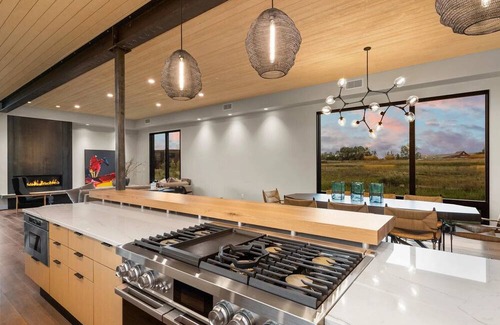 Bozeman House | Unparalleled Bozeman estate with river frontage to the Gallatin River.