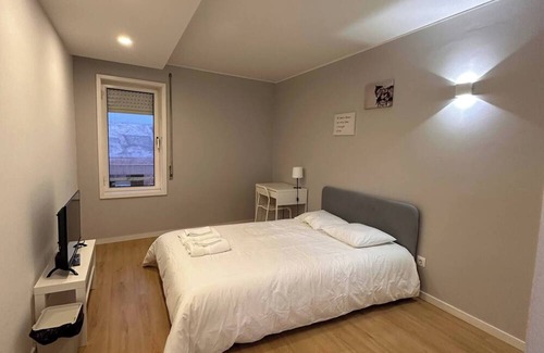 Povoa De Varzim House | Private Room, Shared Bathroom 2