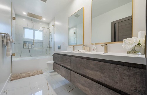Granada Hills North House | ৎ୭ Gunther Luxurious Abodeৎ୭