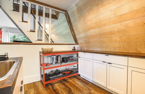 Oxford Cabin | Pet-Friendly Oxford A-Frame Cabin w/Fire Pit!
