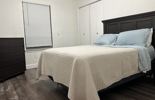 South Arlington House | Charming 2-bedroom townhome in welcoming Arlington with AC, WiFi