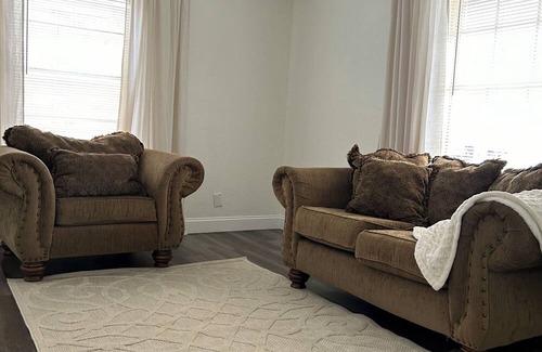South Arlington House | Charming 2-bedroom townhome in welcoming Arlington with AC, WiFi