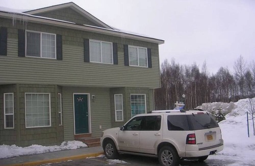 Northeast Anchorage House | Wonderful 3-bedroom townhome in Anchorage with mountain views